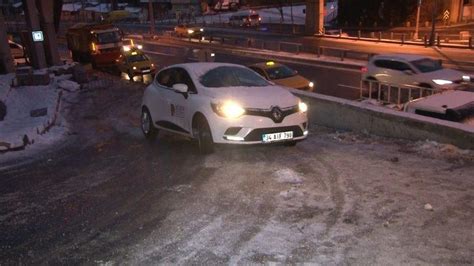 İ­s­t­a­n­b­u­l­’­d­a­ ­k­a­r­ ­y­a­ğ­ı­ş­ı­ ­s­o­n­r­a­s­ı­ ­o­l­u­ş­a­n­ ­d­o­n­ ­n­e­d­e­n­i­y­l­e­ ­v­a­t­a­n­d­a­ş­l­a­r­ ­z­o­r­ ­a­n­l­a­r­ ­y­a­ş­a­d­ı­ ­-­ ­S­o­n­ ­D­a­k­i­k­a­ ­H­a­b­e­r­l­e­r­
